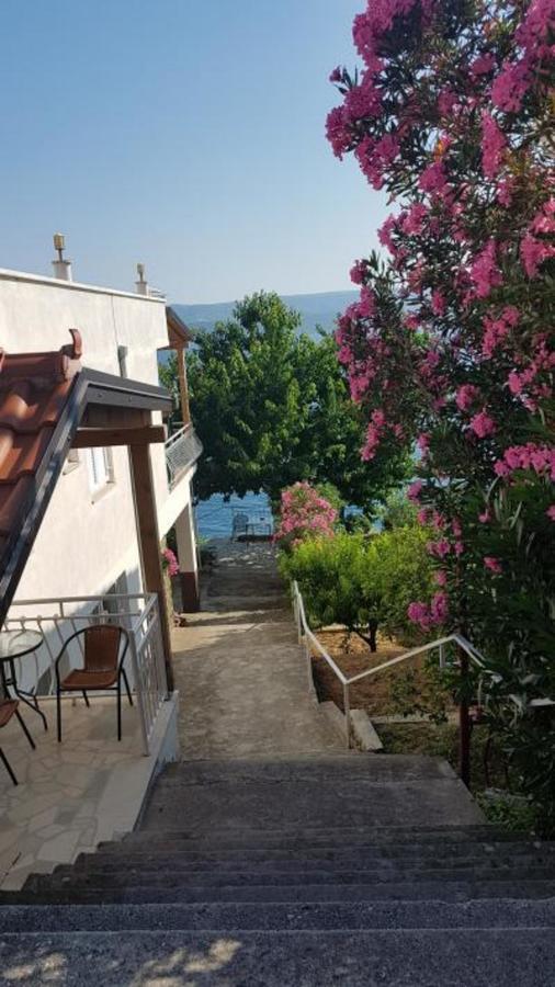 Apartments Coko Omiš Zewnętrze zdjęcie